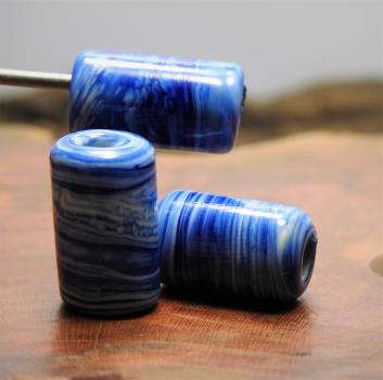 marmorierte elfenbein-blaue Walzenperle