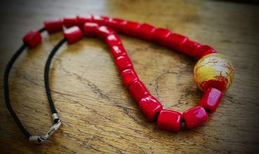 Red gold red necklace