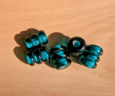 Glasperle Haithabu Petrolgrün Segmentperle