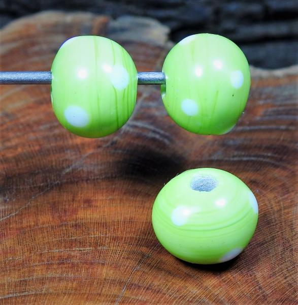 light green dotted bead