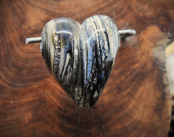 glass heart ivory black