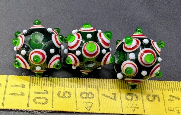 Augenperle smaragd rot weiß