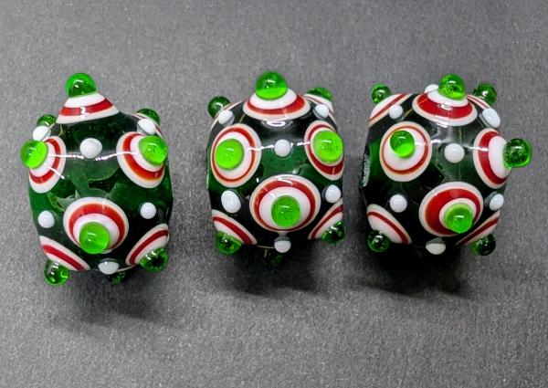 Augenperle smaragd rot weiß