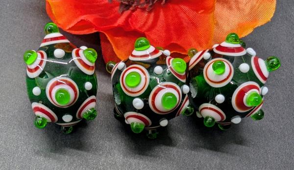 Augenperle smaragd rot weiß