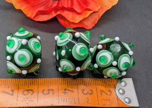 Augenperle Smaragd grün weiß